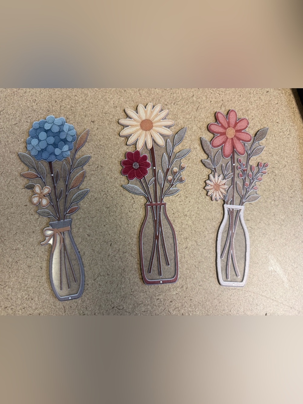 Handcrafted Red & Cream Daisy Vase Wall Accent - Floral Home Decor
